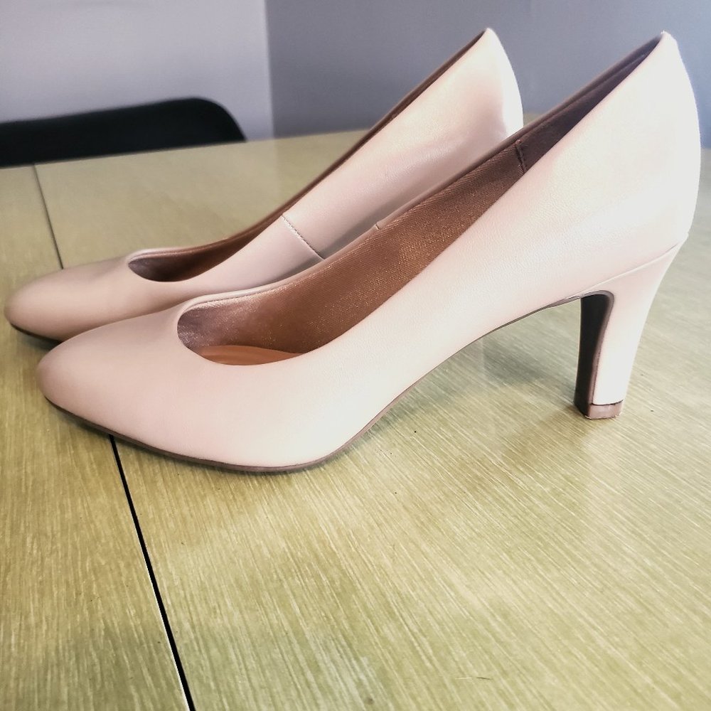 Abella Pumps